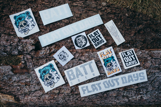 Flat Out Days nalepke